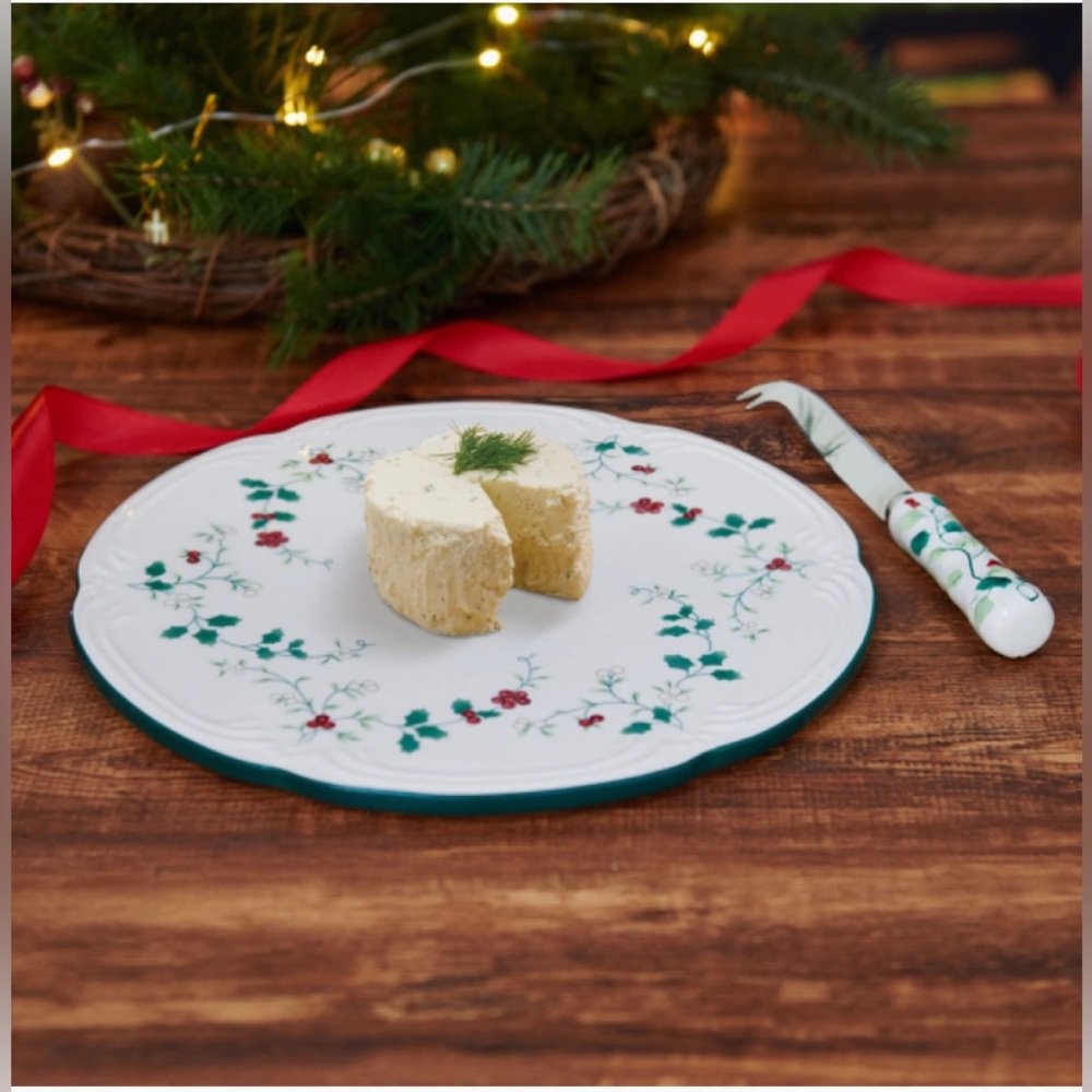 🧀 🍷 🌲 🍇 NWT Winterberry Pfaltzgraff Cheese Tray w/Sculpted Slicer